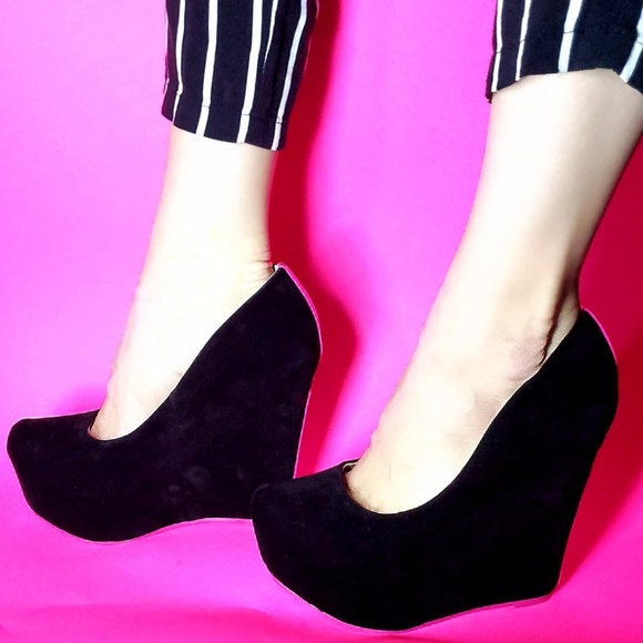Shoes - Black Velour Platform Heels With Pink Trim